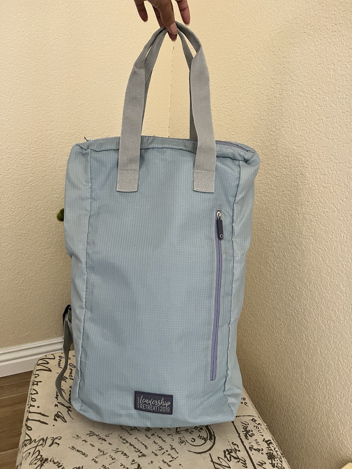 doTERRA 2019 Leadership Retreat Backpack Long Lightweight- Large light blue EUC