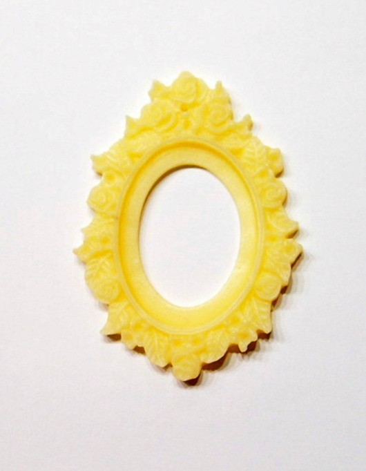 4 of 40x30mm Pale Yellow Acrylic Victorian Art Deco Roses Pendant Settings