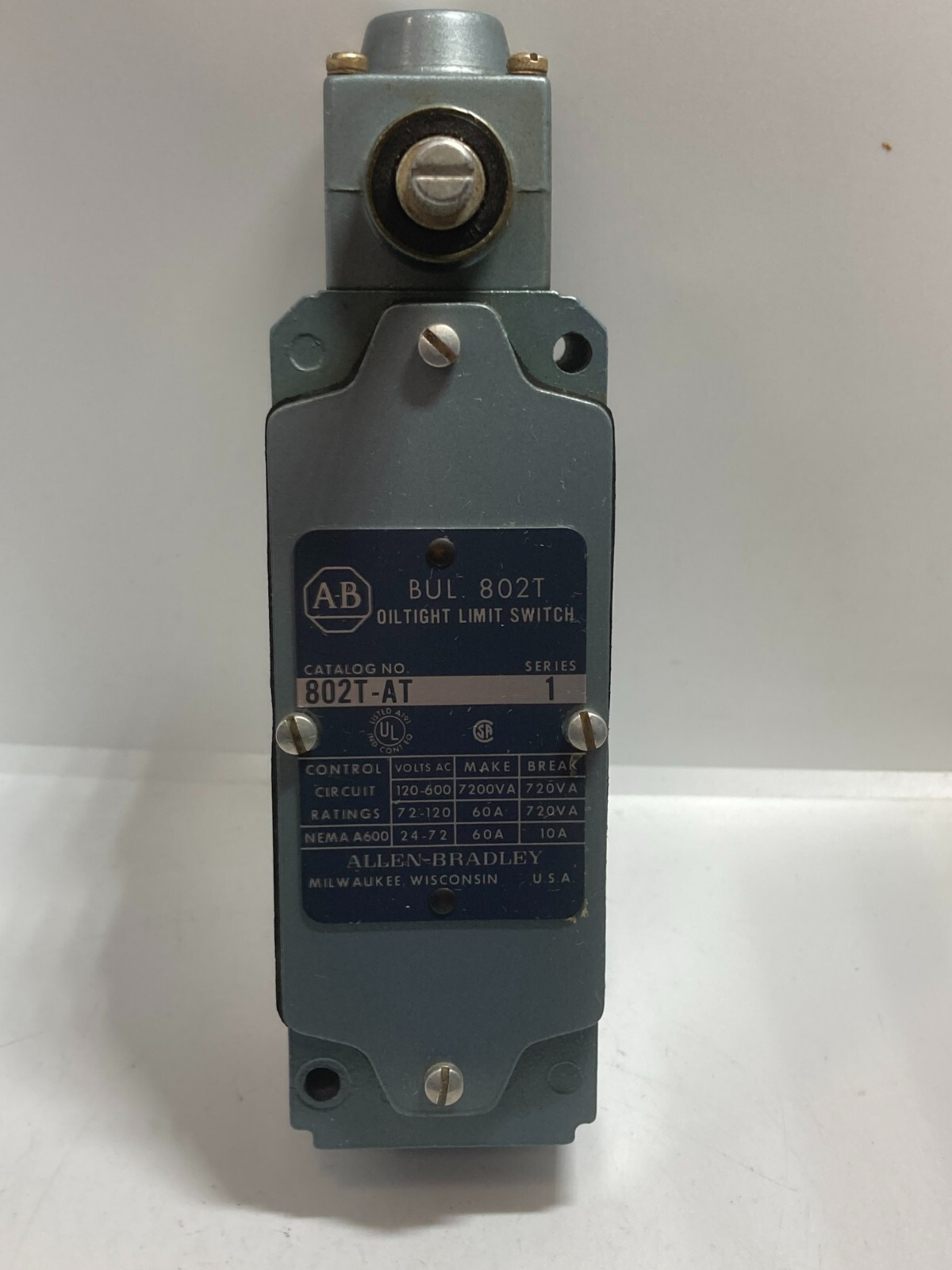 ALLEN BRADLEY 802T-AT LIMIT SWITCH OILTIGHT 120-600VAC SPRING RETURN SERIES 1