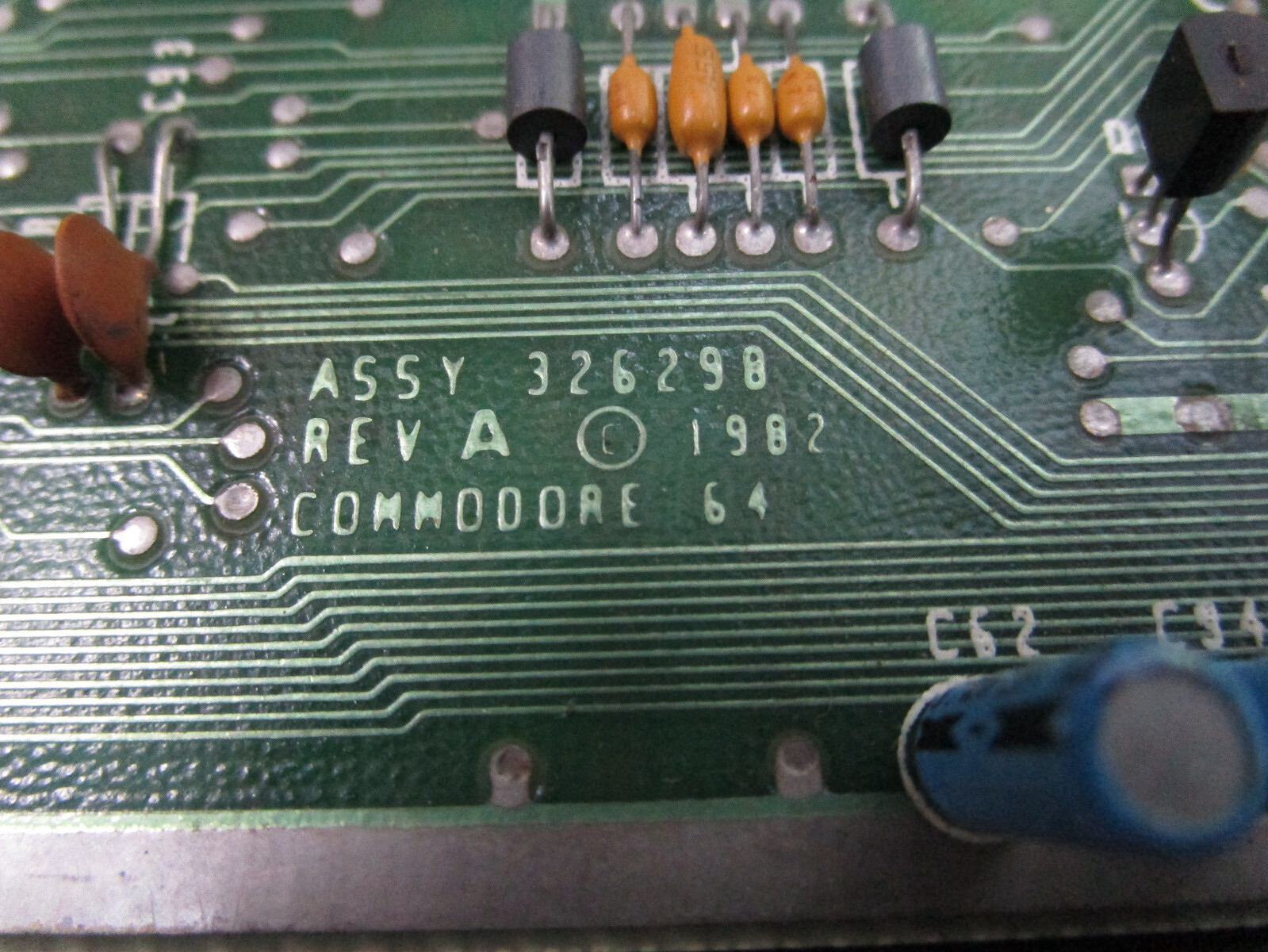 COMMODORE 64 COMPUTER 326298 HEATSINKS CERAMIC TESTED AND WORKING LOT #70