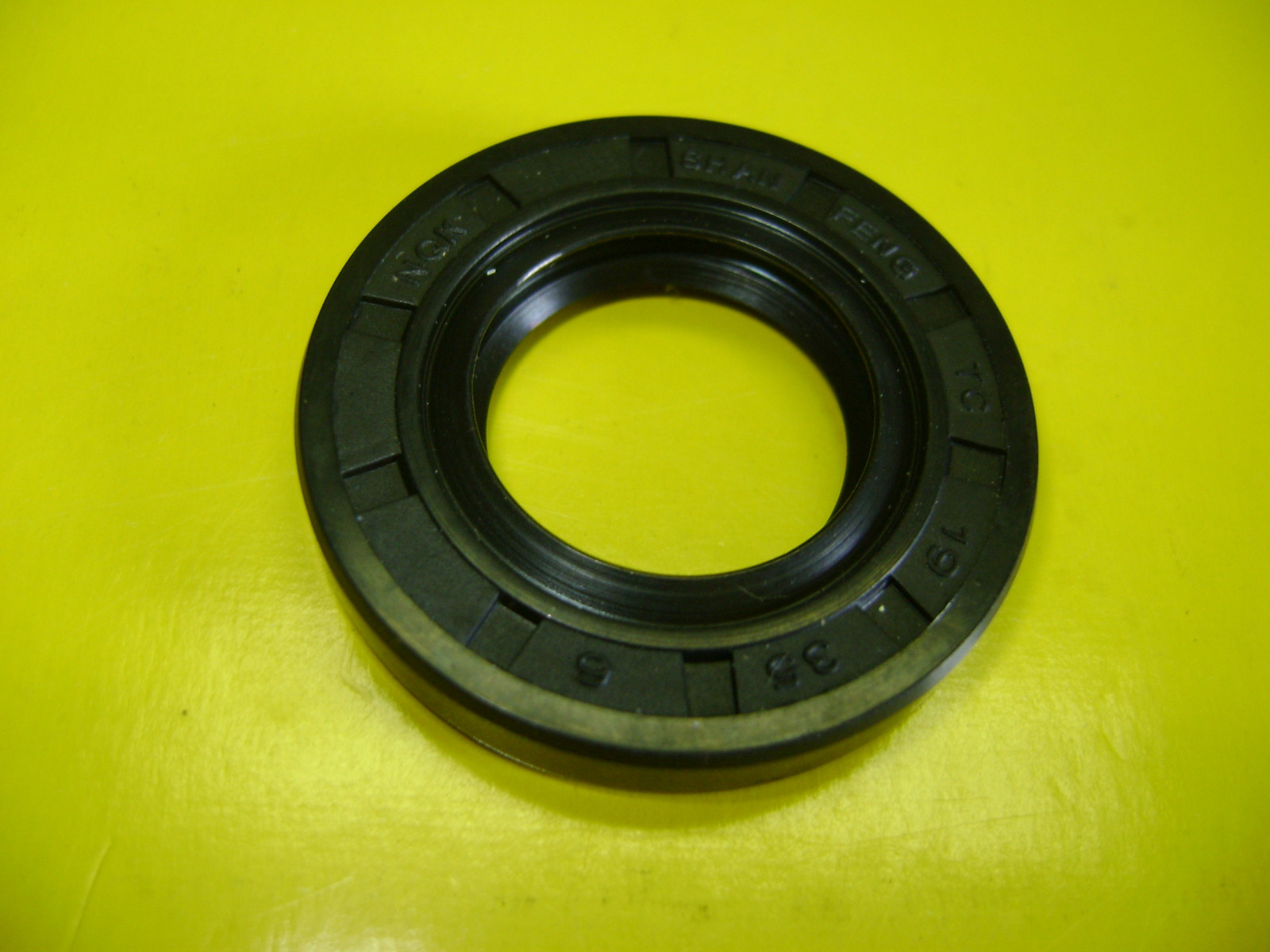 NEW TC 19X35X6 DOUBLE LIPS METRIC OIL / DUST SEAL WITH GARTER SPRING