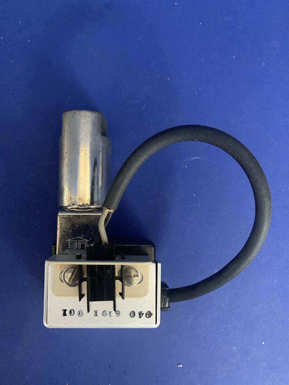 UE United Electric Vacuum Pressure Switch J40 9643 w/ Micro Switch, Used