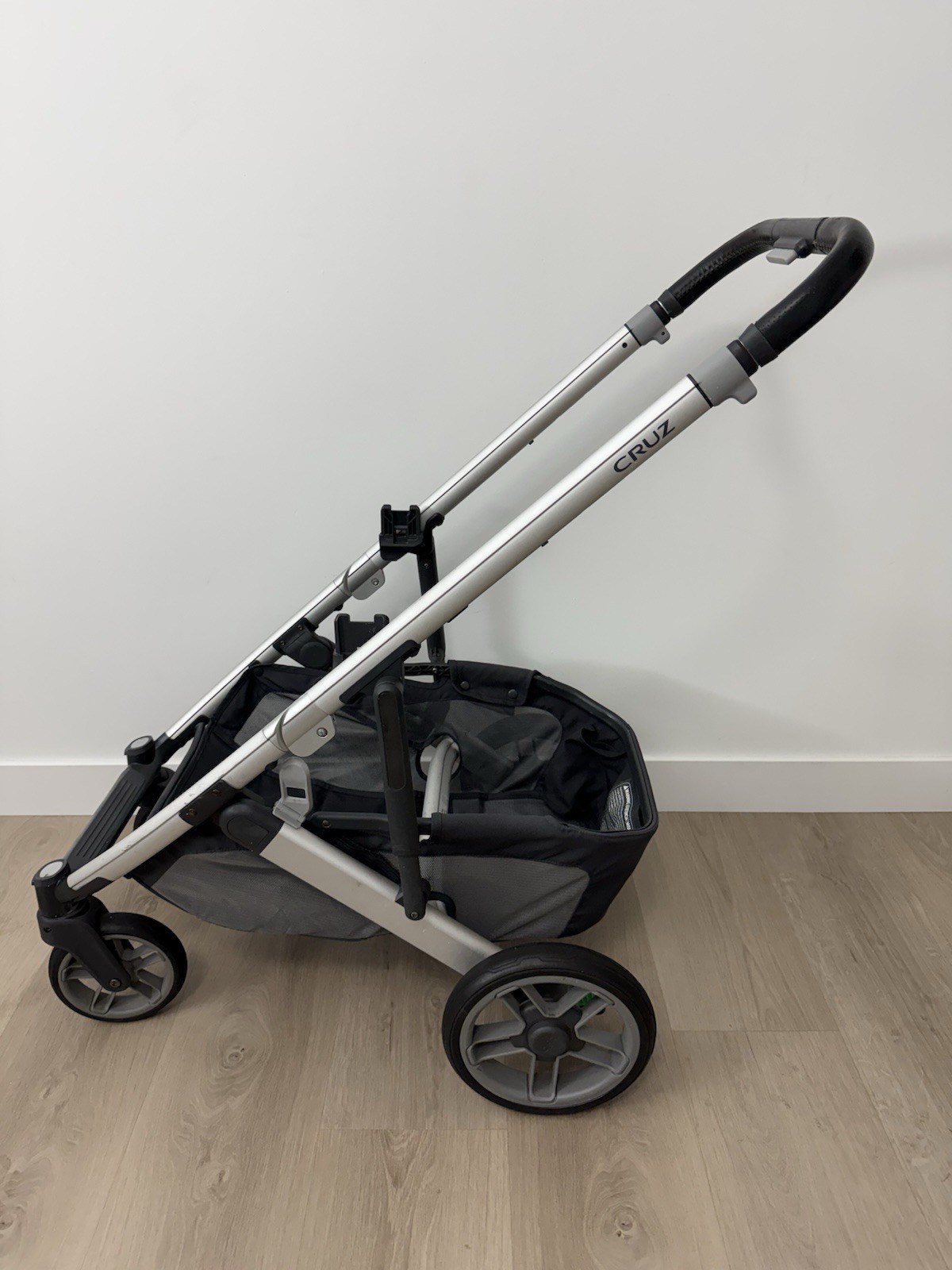 Uppababy Cruz V2 Stroller base Frame/Chassis with Wheels, basket