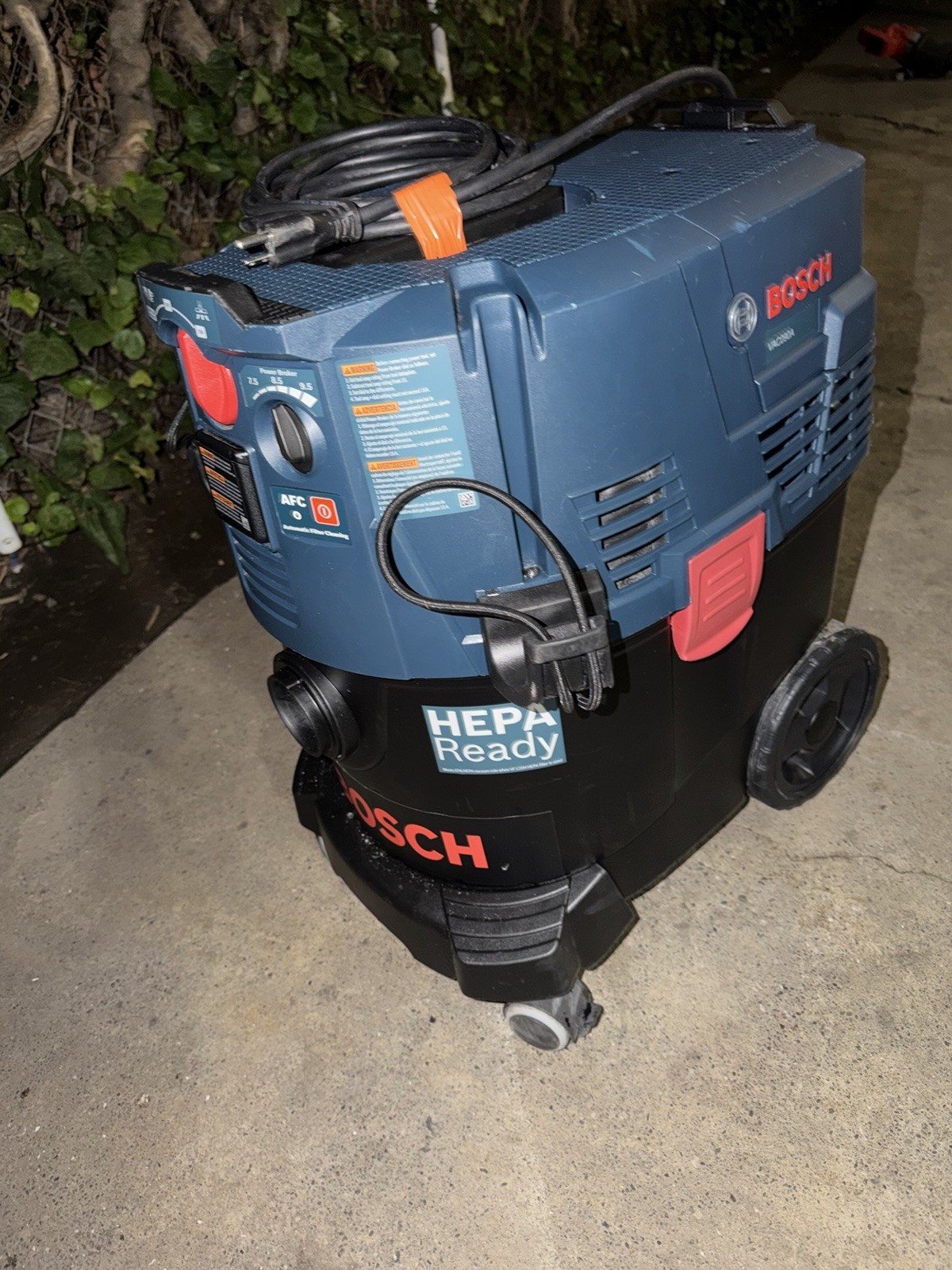 BOSCH VAC090A/06019C3118. 9G DUST EXTRACTOR VACUUM