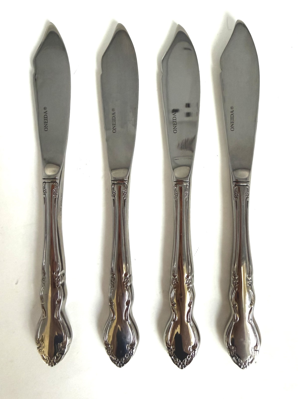 Oneida Dover Set of 4 Butter Knives 6 3/4" Quality 18/10 Stainless