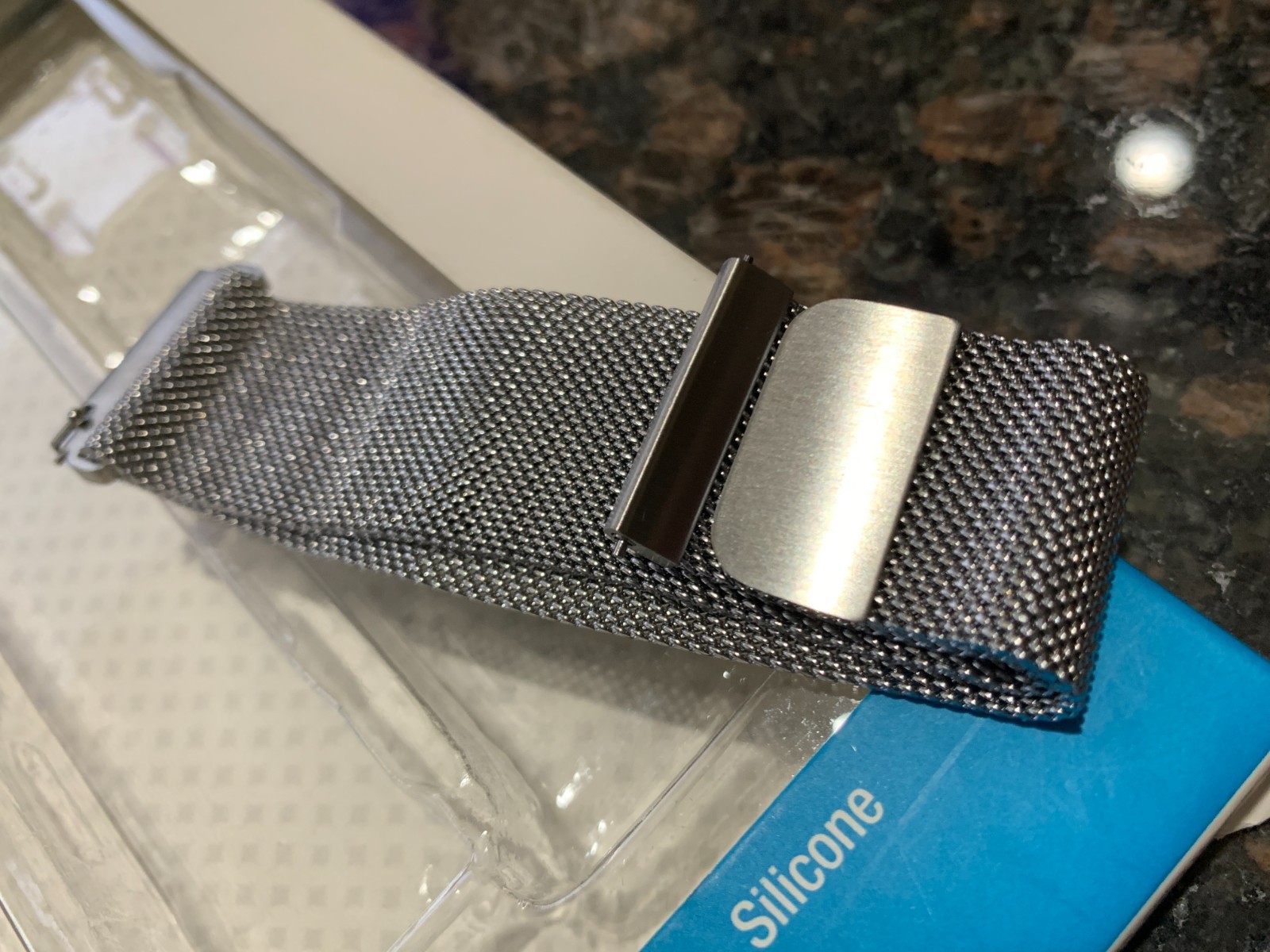 New WithIt Stainless Steel Mesh Band for Fitbit Versa / Versa 2 – Magnetic