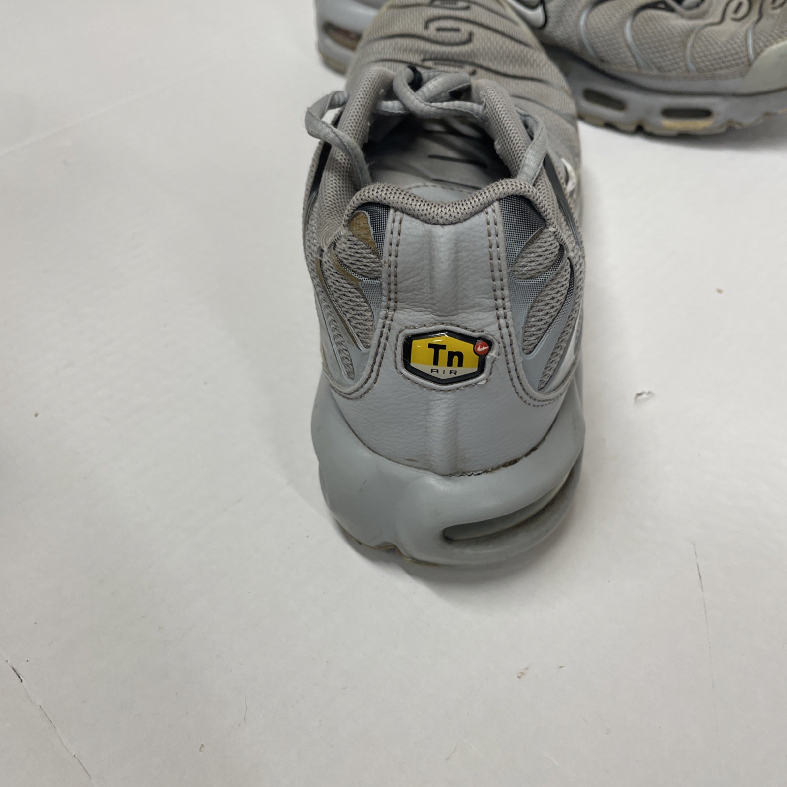 Nike Air Max Plus TN Mens 10.5 Gray Running Shoes Sneakers No Size Tag Read