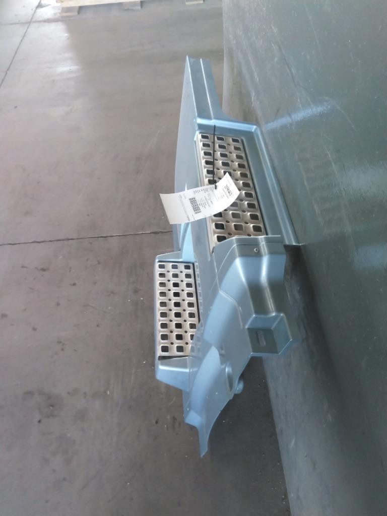 For 2013 VOLVO VNL SIDE FAIRING Right , IL