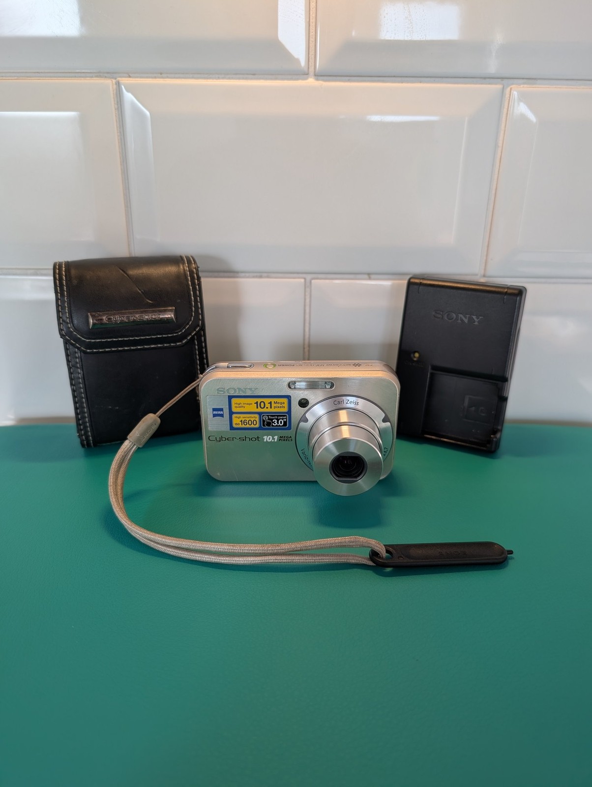 Sony Cyber-shot DSC-N2 Digital Camera 10.1MP 3x Optical Zoom 3.0 Touch Screen