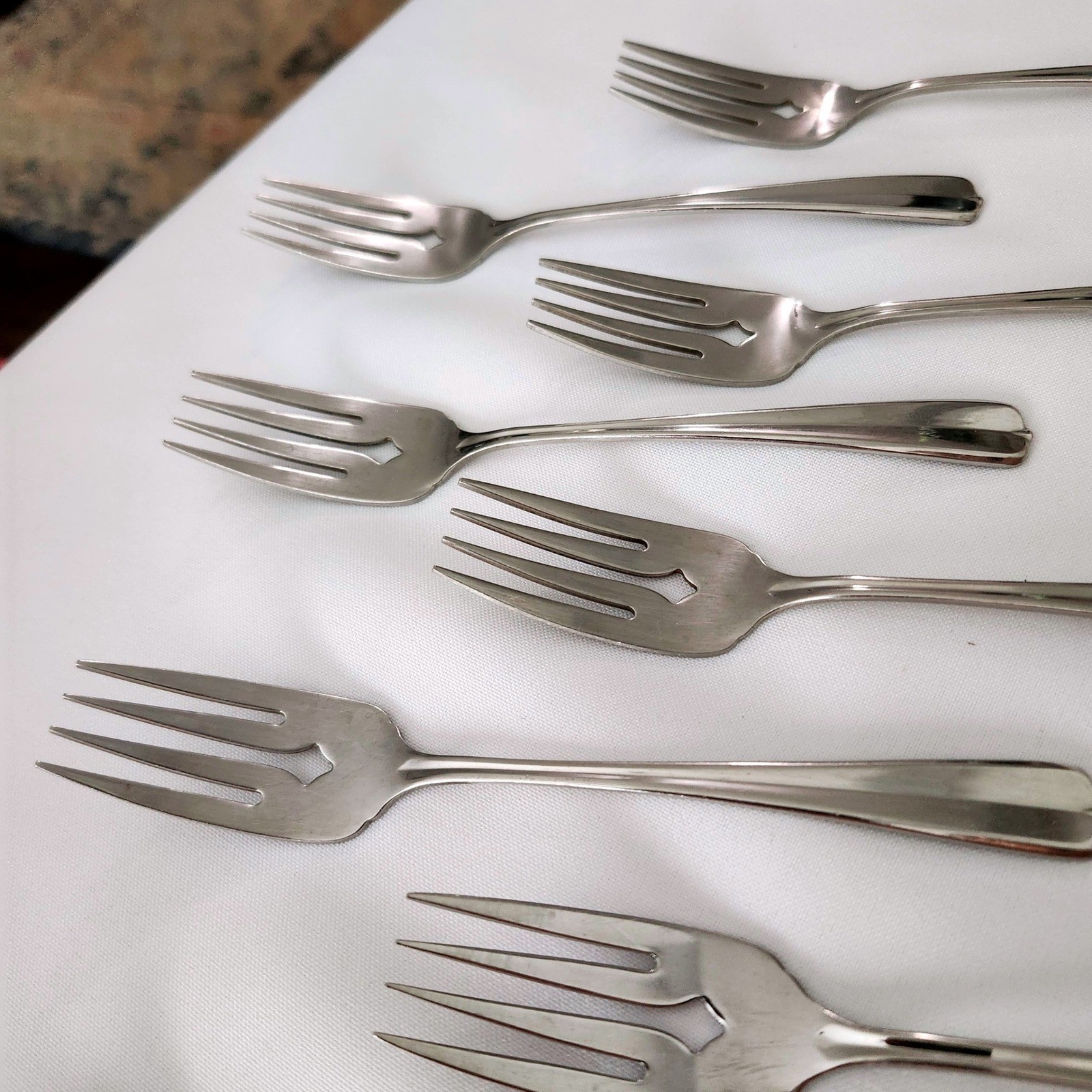 7 -ONEIDA USA GALA IMPULSE PATTERN GLOSSY STAINLESS SALAD FORKS & 1 Serving Fork
