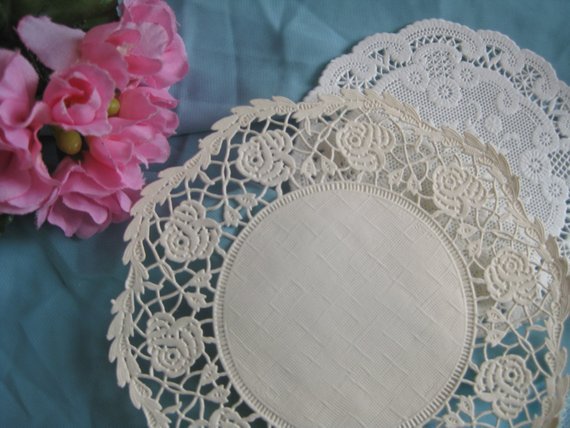 20 pcs VTG 6" INCH ROUND OFF WHITE IVORY PAPER rose FLORAL LACE PAPER DOILIES