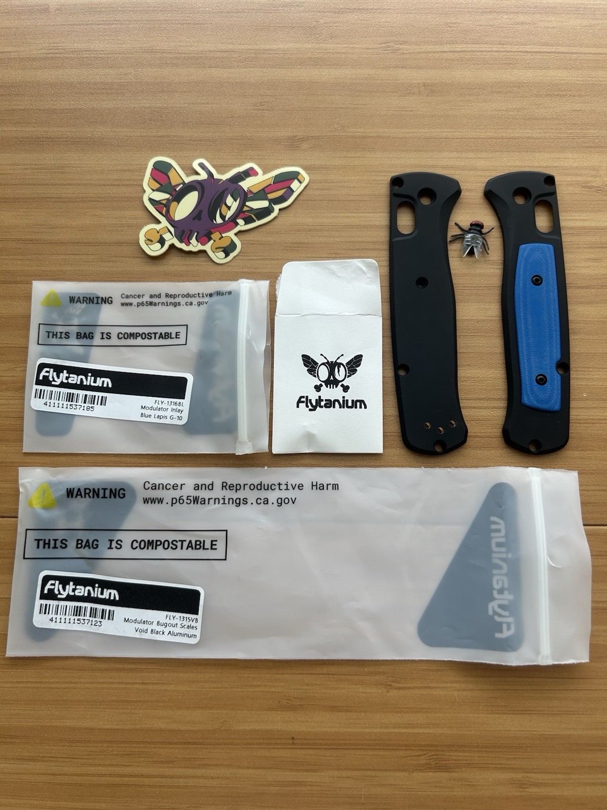 Benchmade Bugout 535 Flytanium Modulator Scales - Void Black Alum / Blue G10