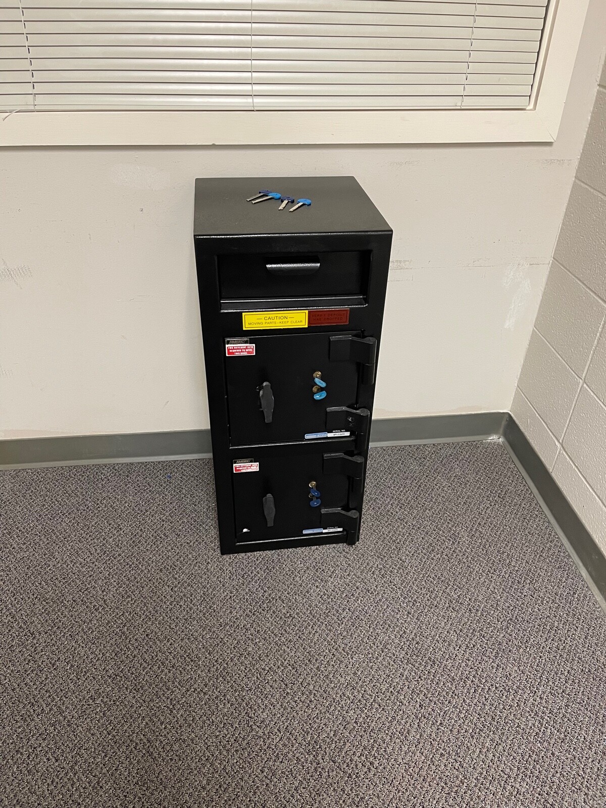 AMSEC FRONT LOAD DEPOSITORY SAFE, Compact Single Door Cash Management Safe
