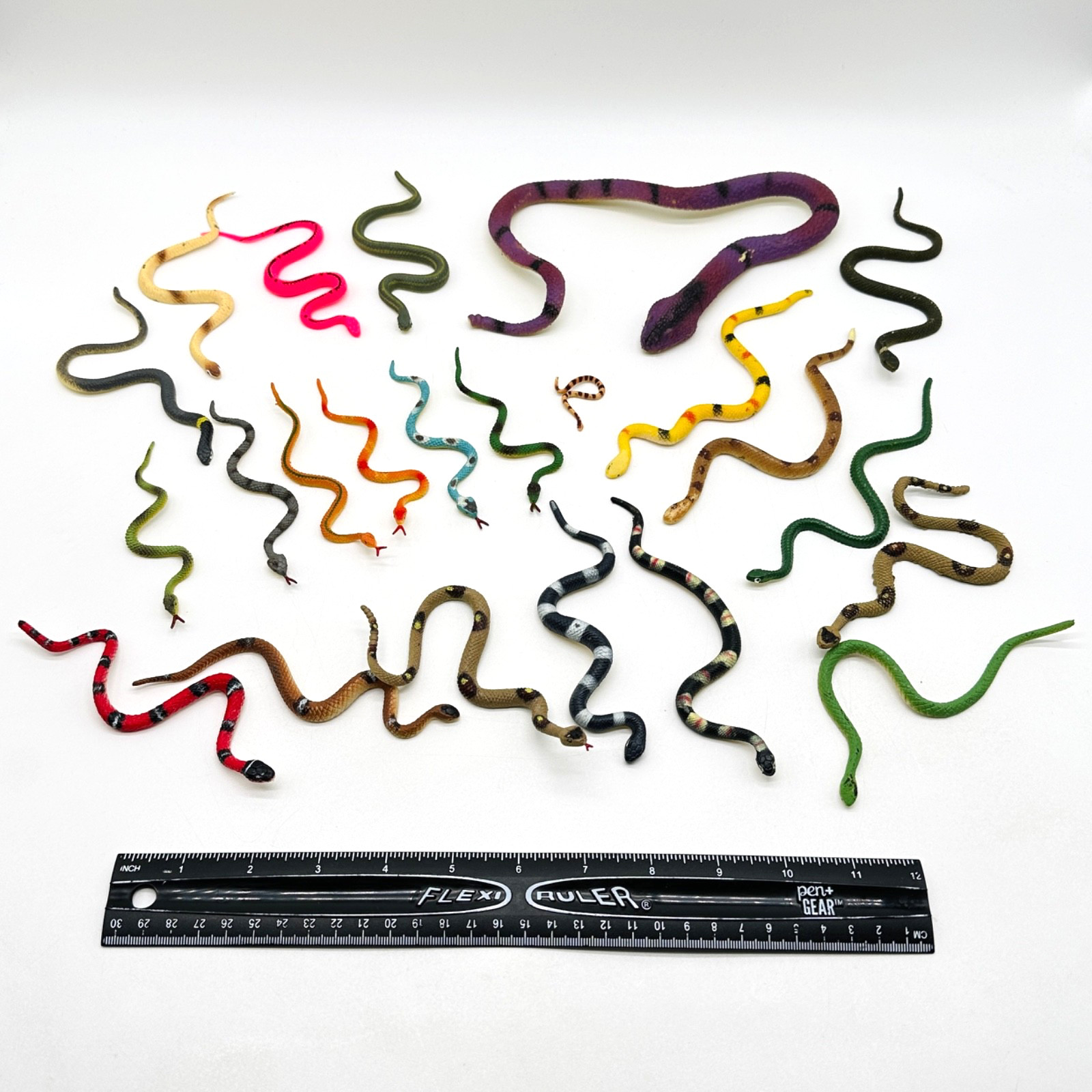 Lot of 23 Snakes Reptiles Plastic Rubber Small Toy PVC Nature Science China