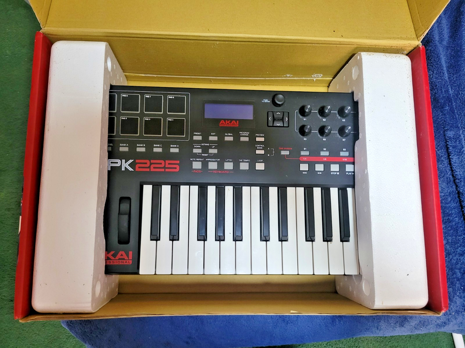 AKAI Professional MPK225 MIDI Keyboard Controller