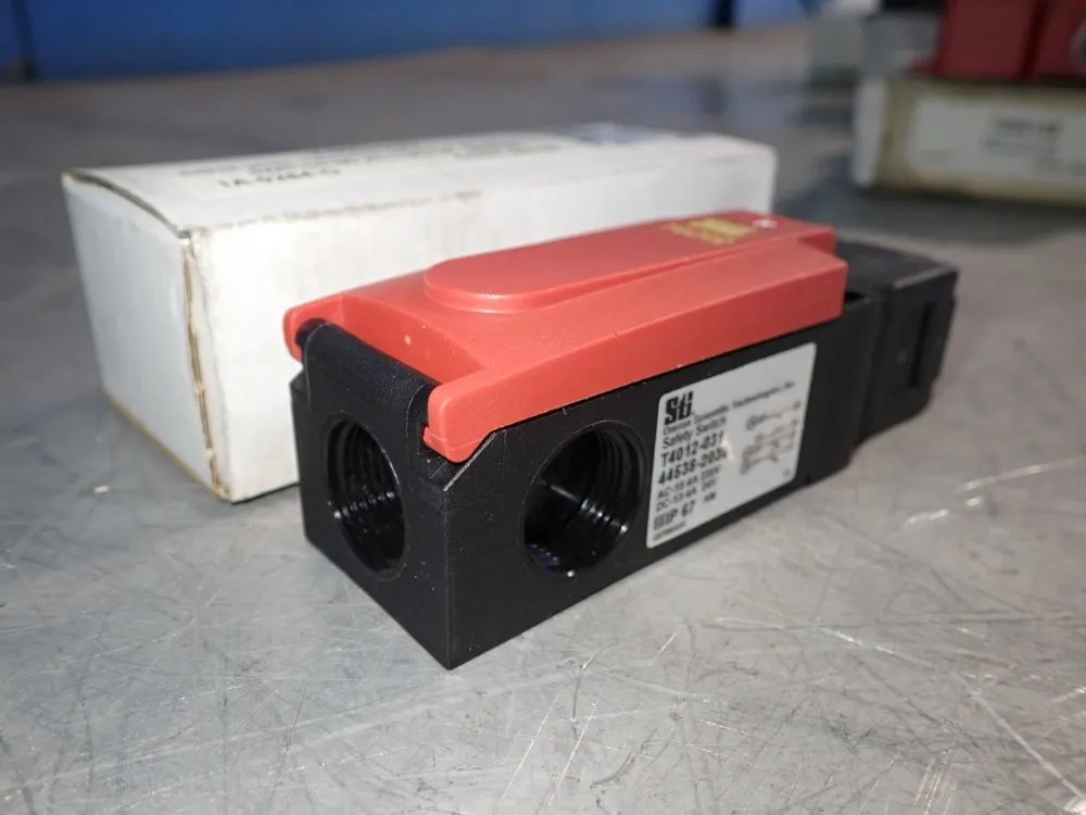 OMRON T4012-031 SAFETY SWITCH 12250270237