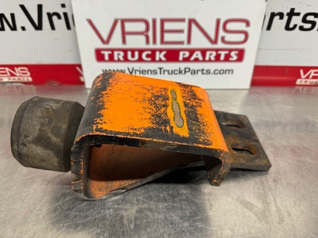 PACCAR KENWORTH PETERBILT B11-6094-142 BRACKET-BUMPER WINDUP CAST# B11-6007-142