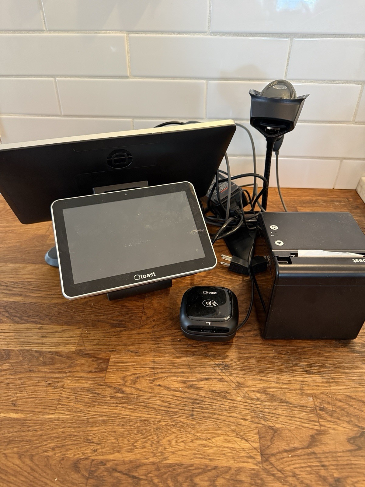 Toast Flex POS: Dual Screen, Card Reader, Printer, Power Supply.
