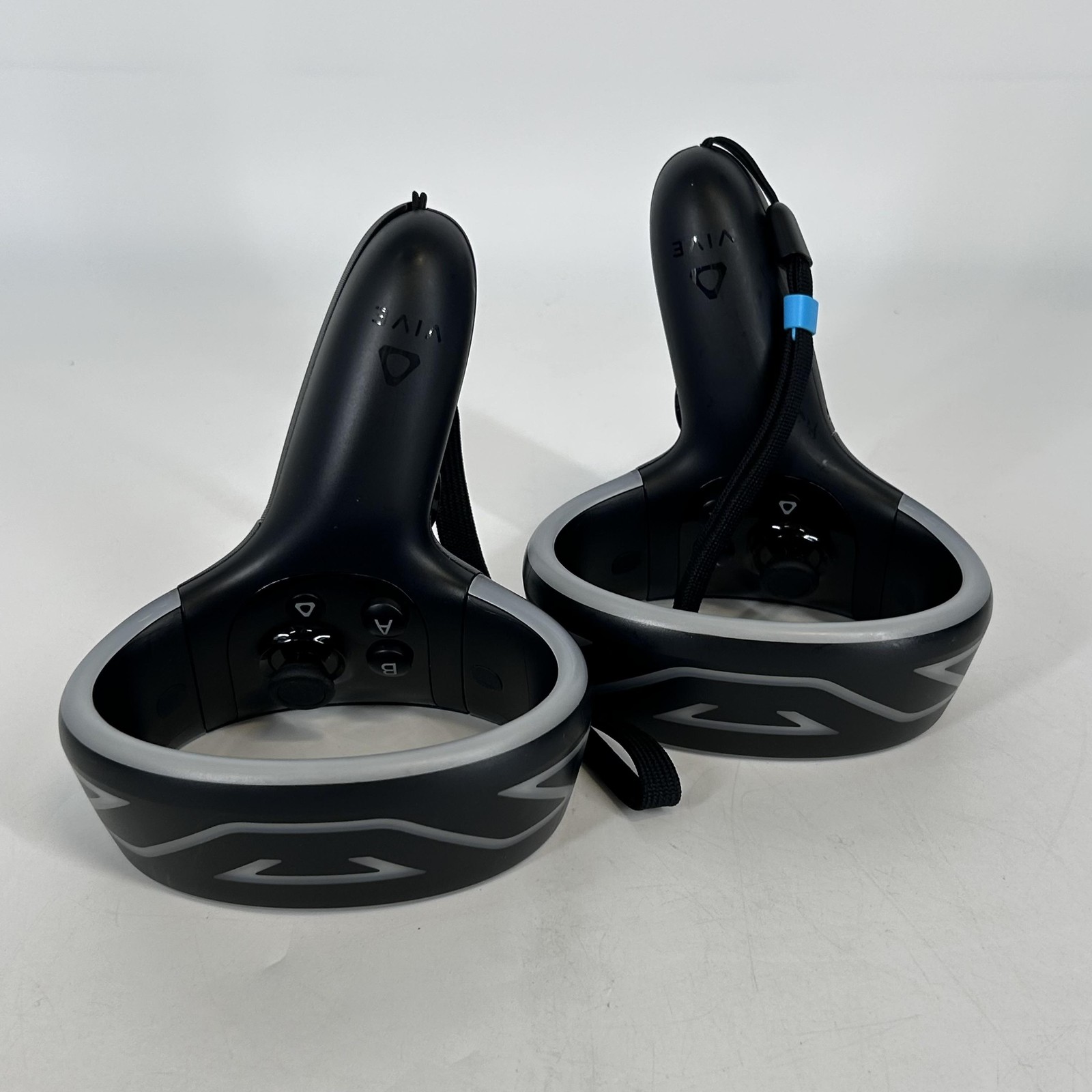 HTC Vive Cosmos VR Headset w/ Controllers/Link Box/USB Cable - Very Good