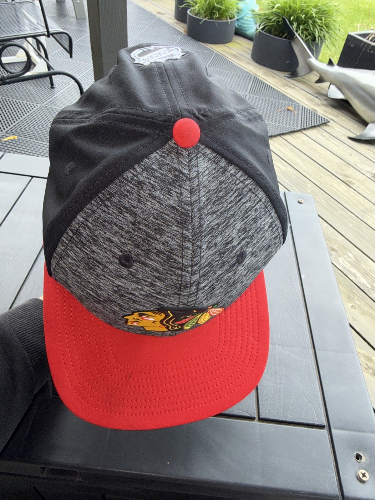 Chicago Black Hawks Head Logo on Black & Heather Gray Hat Cap Red Bill Snapback