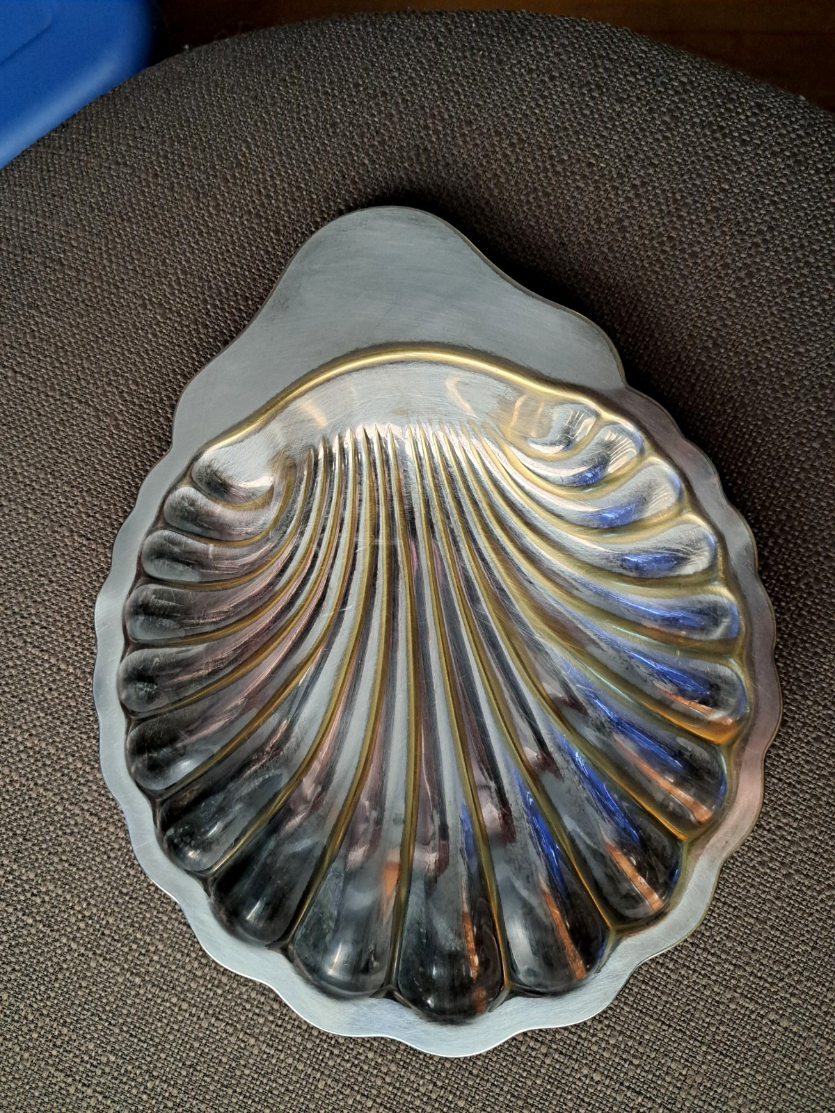 Oneida Silversmiths - 7  1/2" x 6" - Shell Shaped Nut Dish