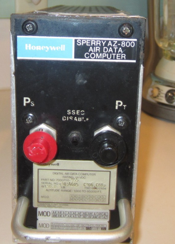 HONEYWELL SPERRY DIGITAL AIR DATA COMPUTER P/N 7000700-955 AZ-800