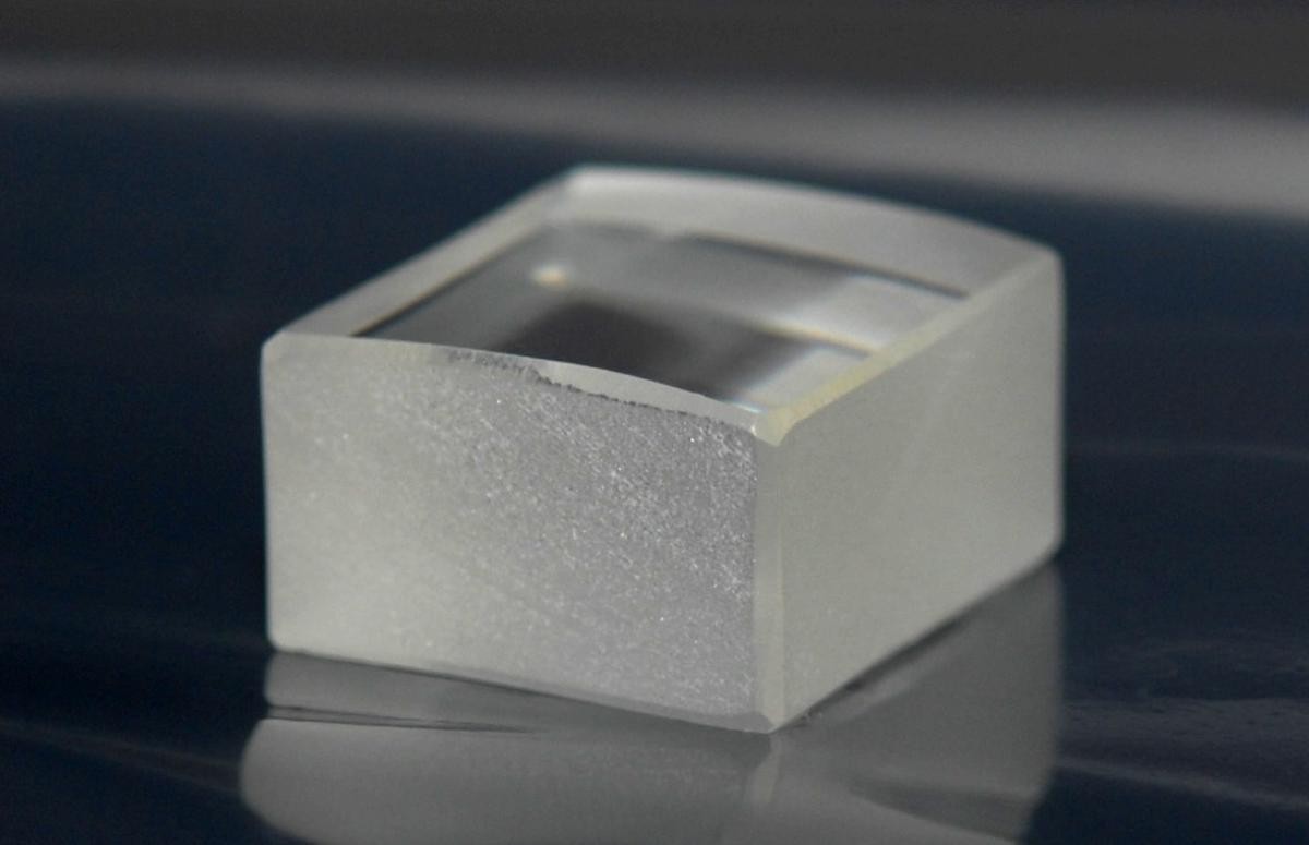 PCX CYLINDRICAL LENS ( RECTANGULAR CUT ) ~78 MM FL 16 x 15 x 8.8 mm, A/R COATING