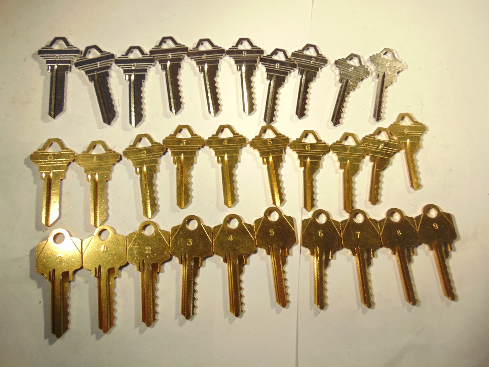 3 - SETS  ARROW AR1 ,SCHLAGE SC1 AND SC4 DEPTH  KEYS  0-9        LOCKSMITH