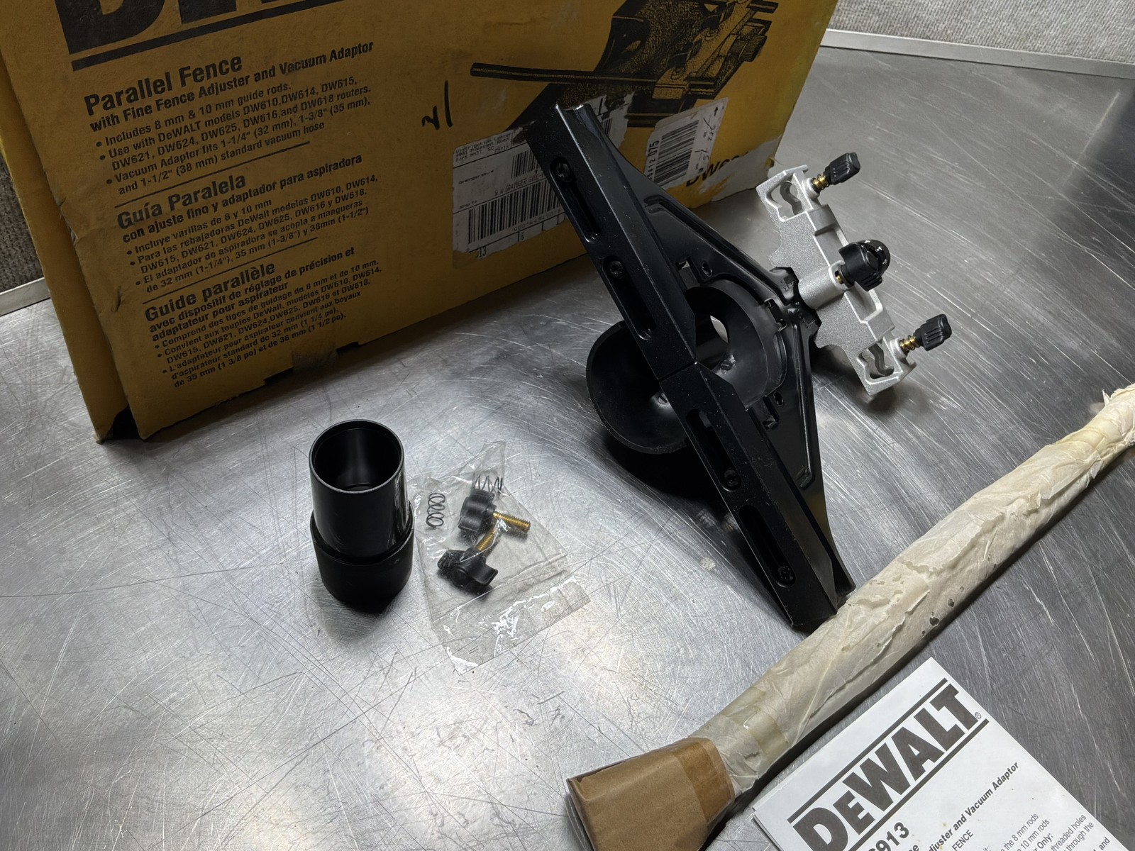 DEWALT PARALLEL FENCE MODEL DW6913 NEW