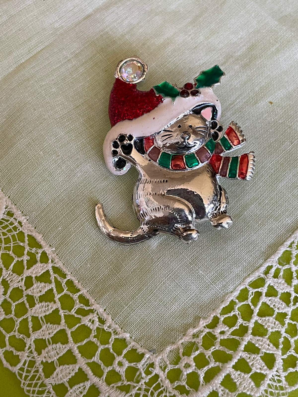 Christmas Brooch Pin Holiday Jewelry Silver Tone Mouse Santa Hat JB-45