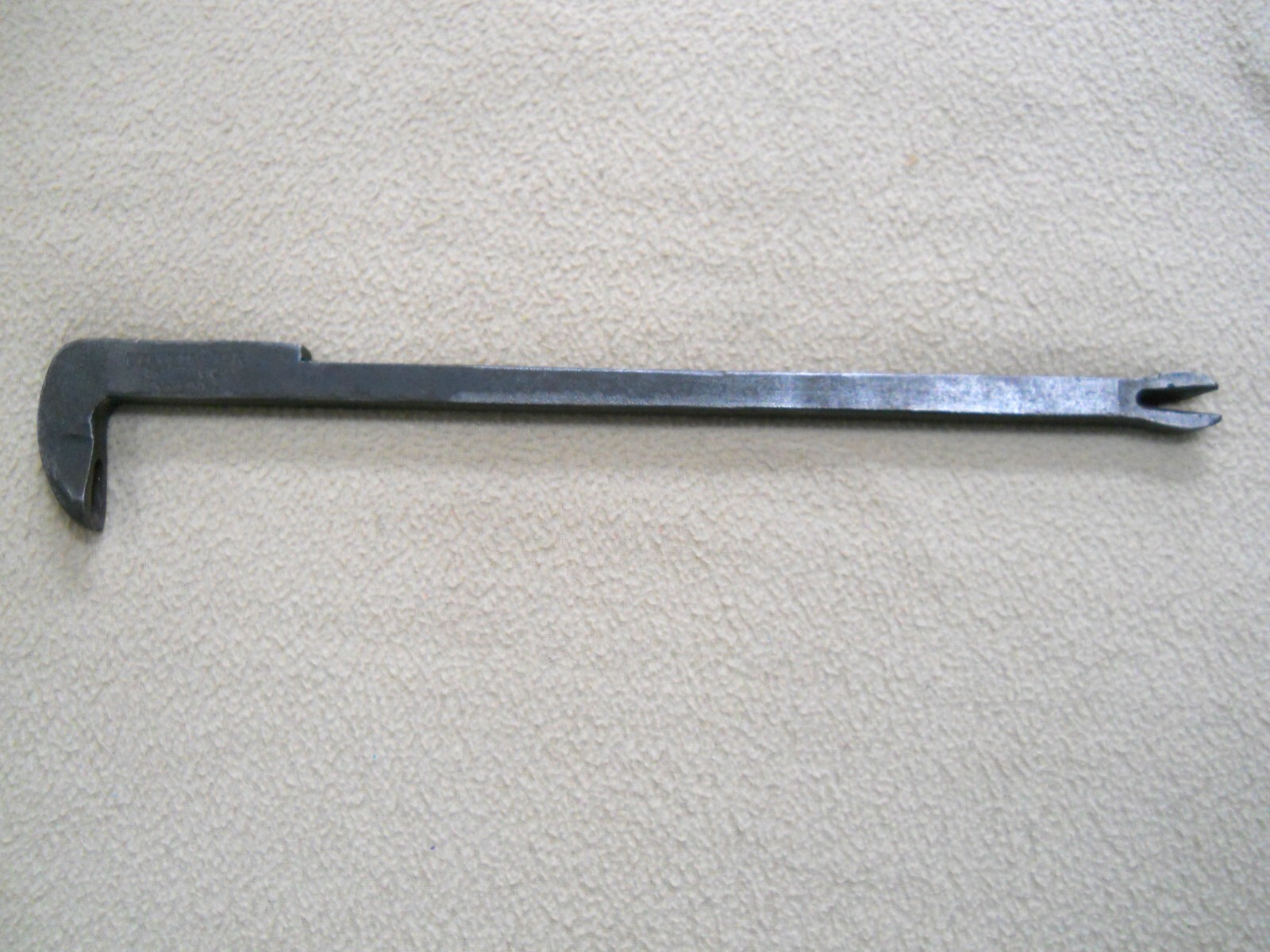 Vintage GLobemaster 14" Pry Bar / nail Puller # 5969