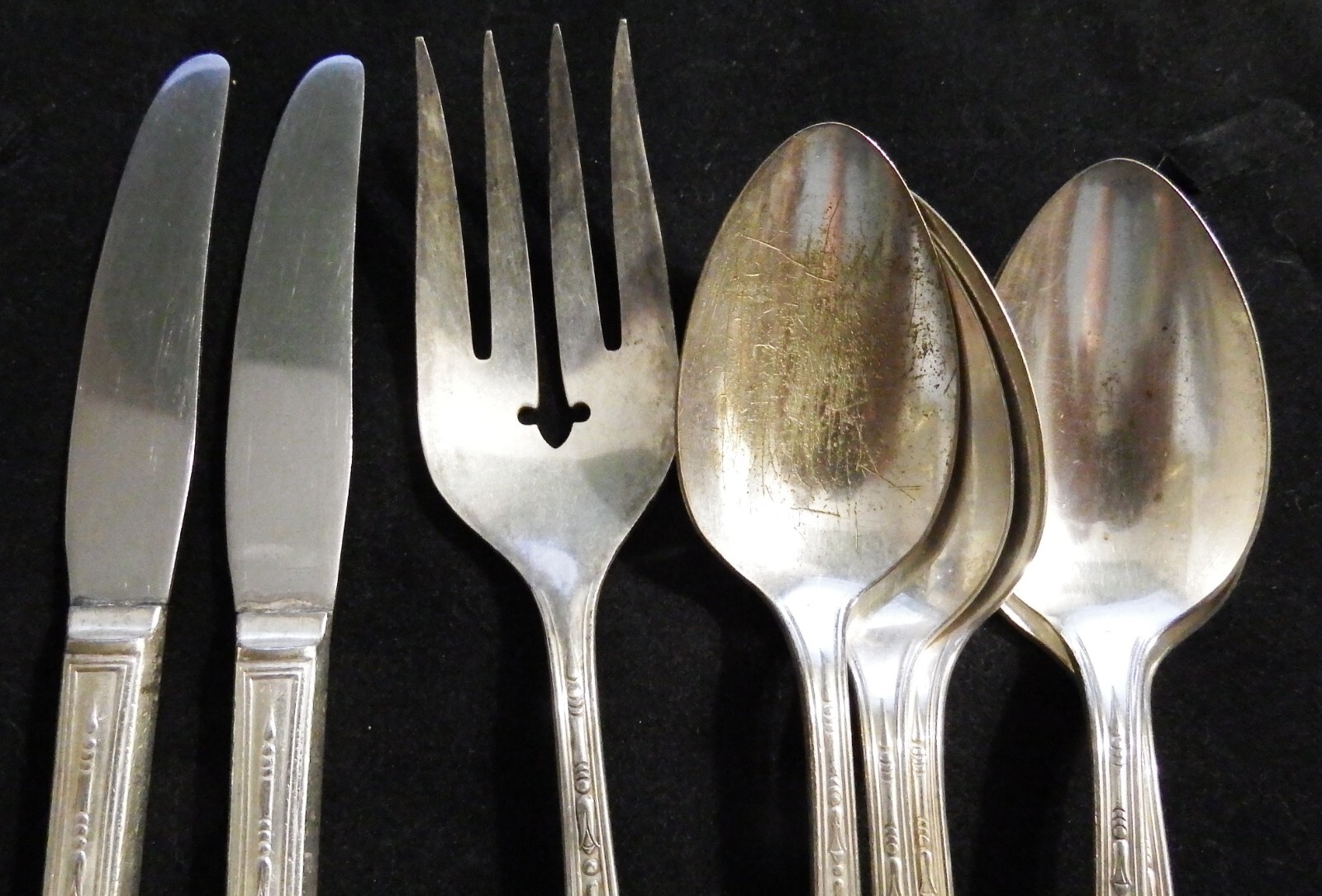 8 pcs Oneida Meadowbrook Silverplate Flatware