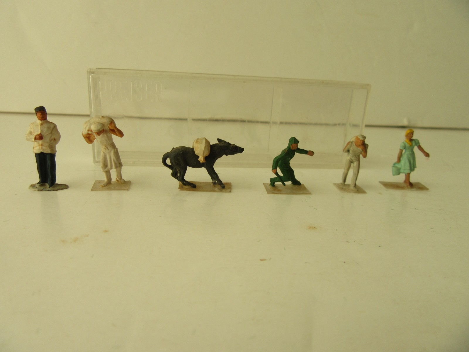 Preiser HO Scale Men with Sacks 5 + 1 Donkey - With Case - Mint Condition