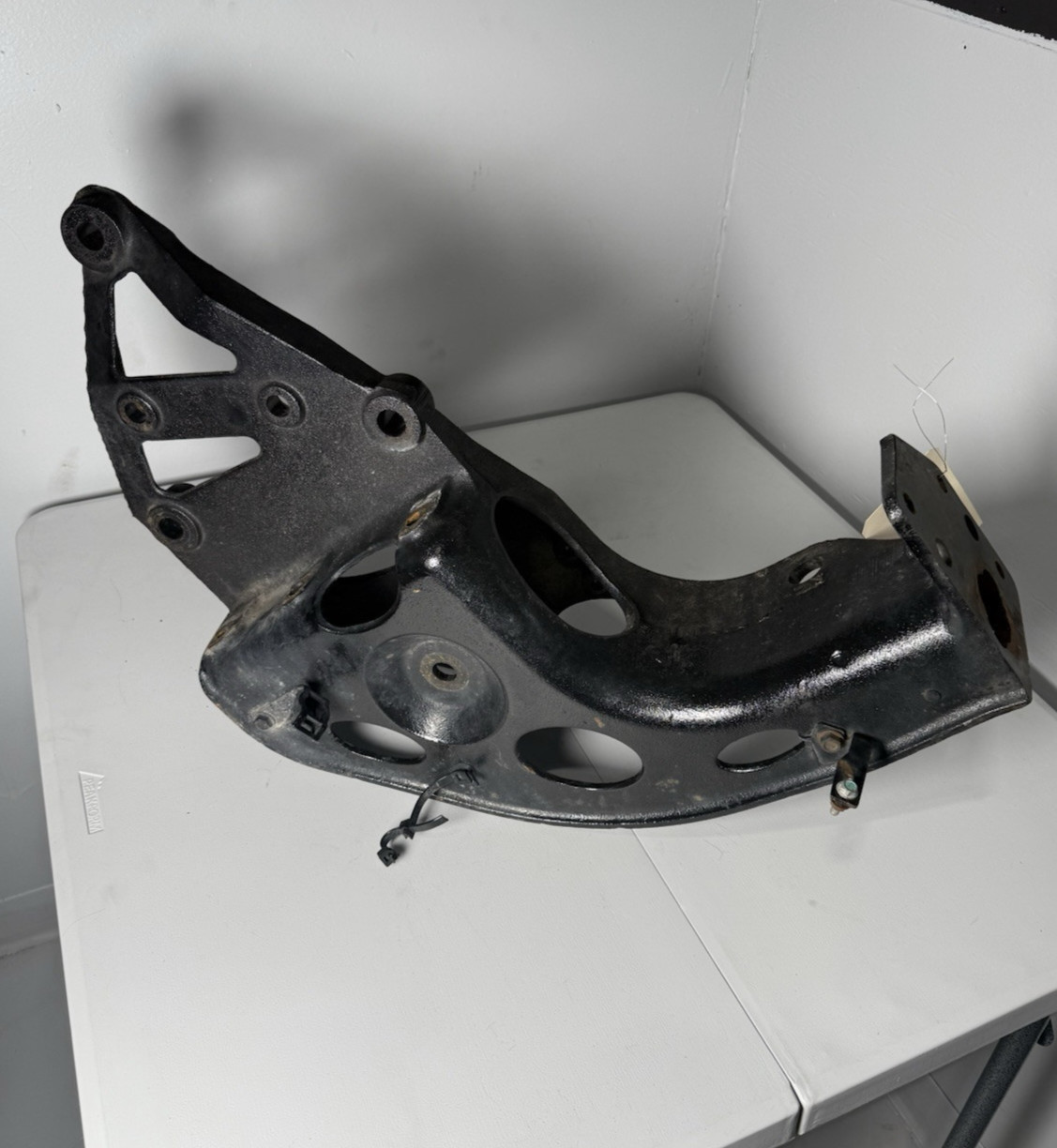 3839131C4 2020 INTERNATIONAL LT 625 SPRING HANGER 3642381
