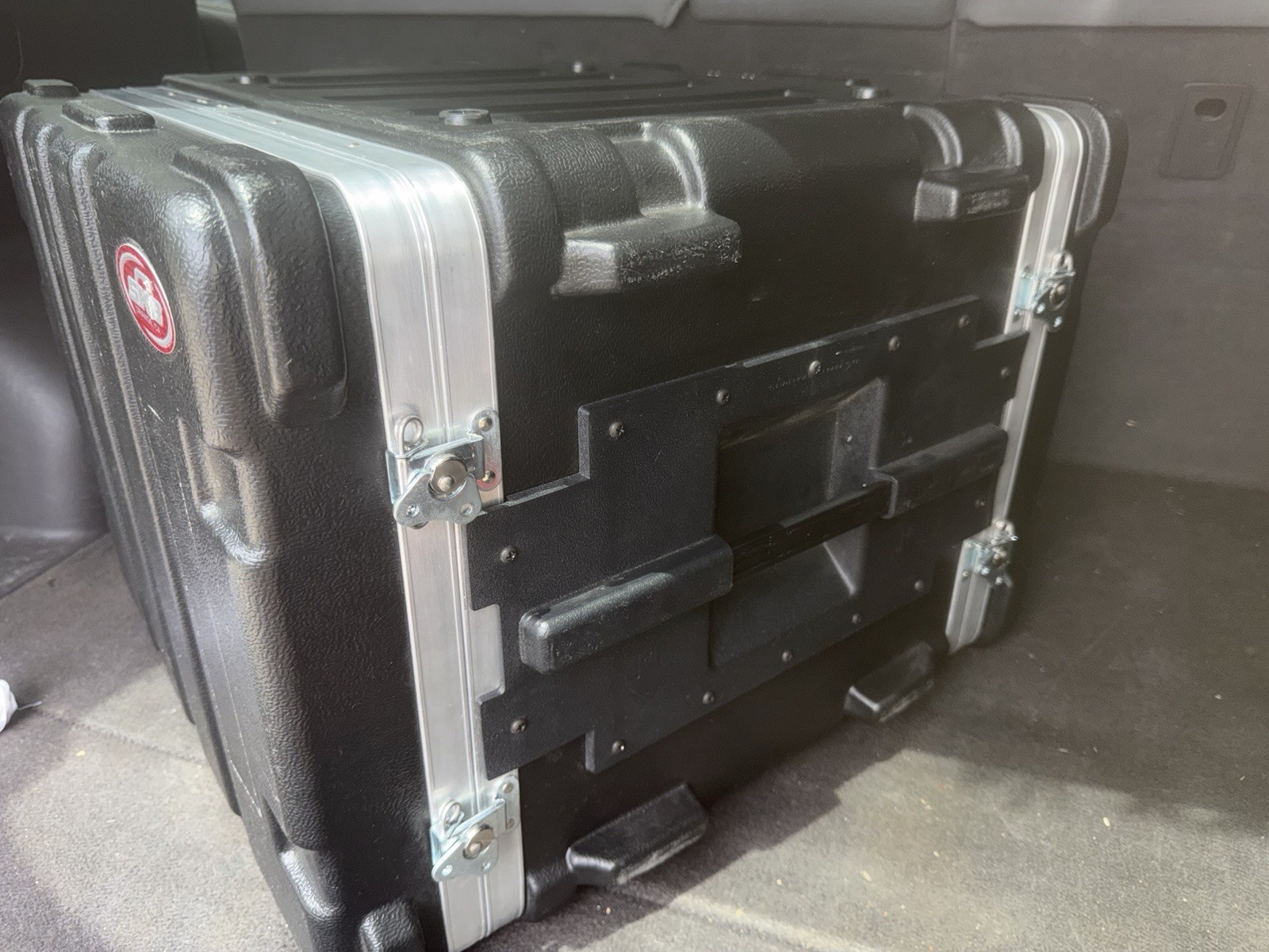 QSC RMX 2450 Power Amplifier + Extron SSP 7.1 Processor w/ SKB Rack Case
