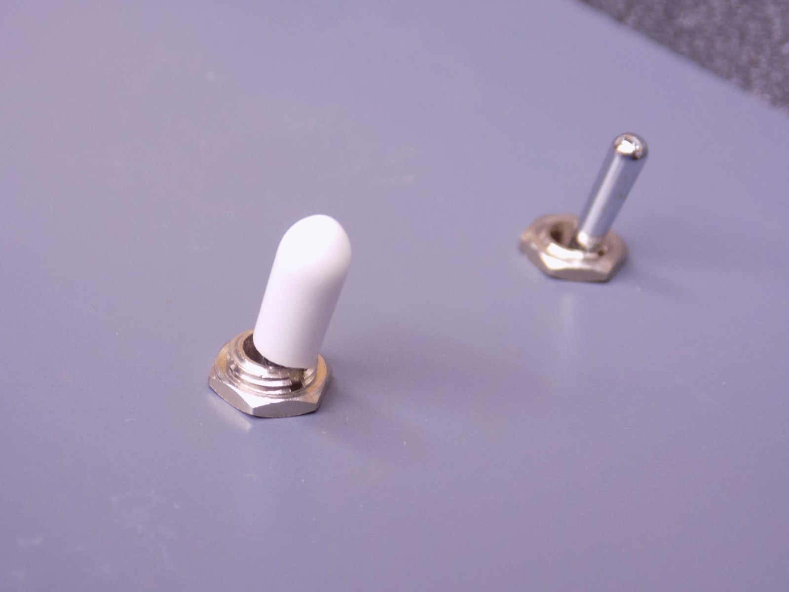 MINIATURE TOGGLE SWITCH BAT CAPS, WHITE VINYL SLIP-ON, QTY:30