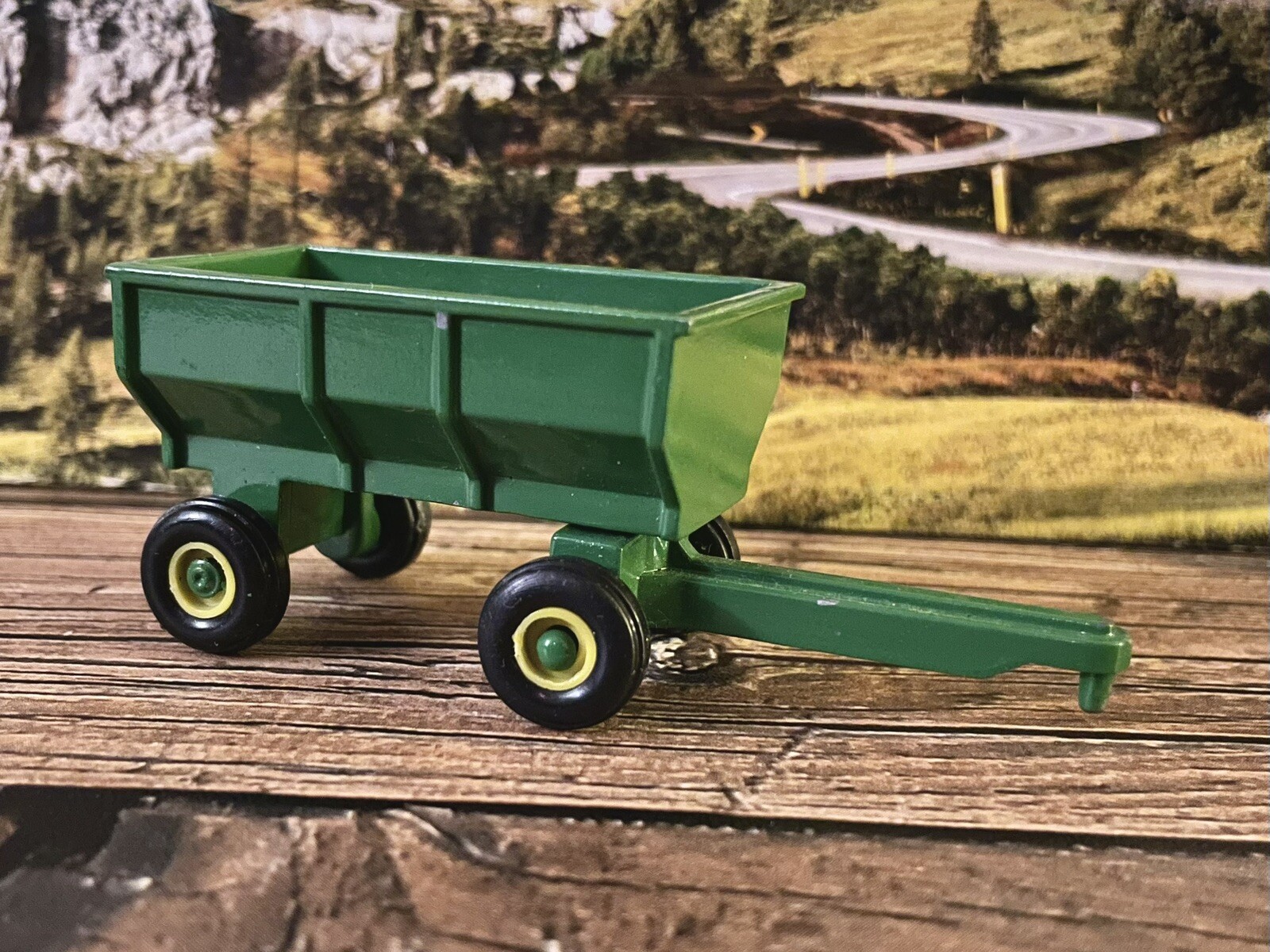 Ertl John Deere Flarebox Wagon Green 1/64