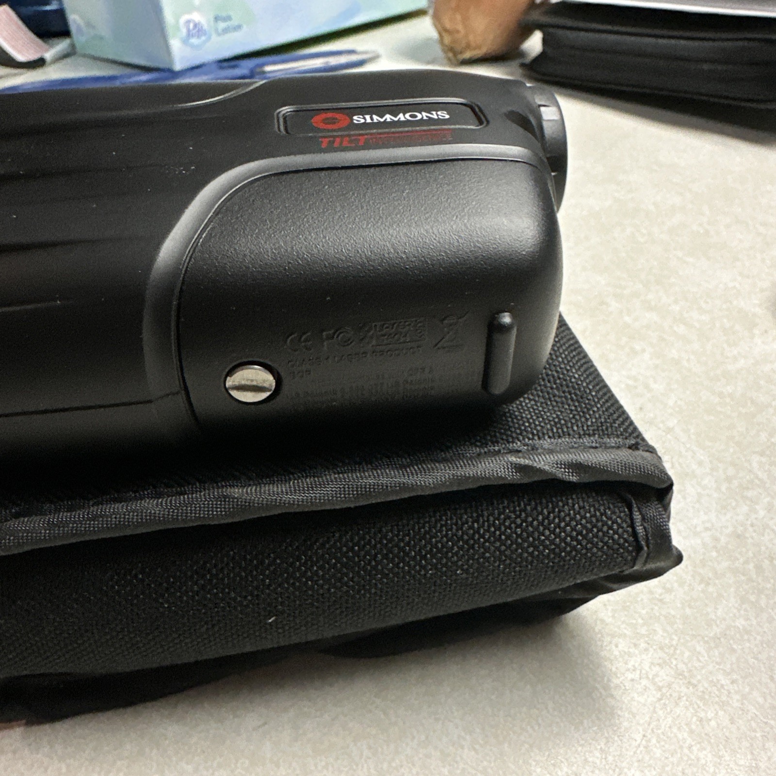 Simmons LRF 600 Rangefinder Golf Laser range Finder with Case