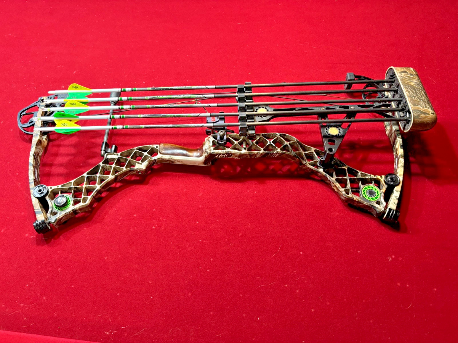Mathews Heli M compound bow RH 27” 70lbs