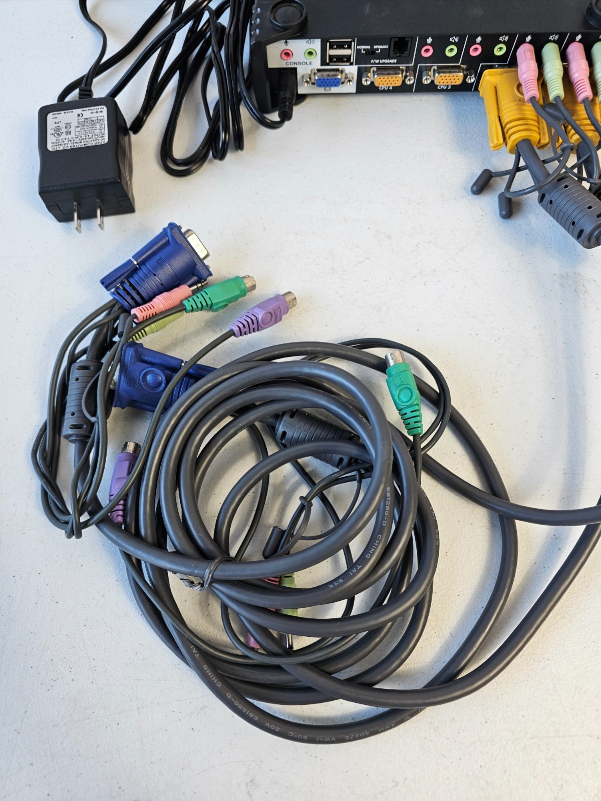 HP HSTNR-K001 1x4 USB/PS2 KVM Switch