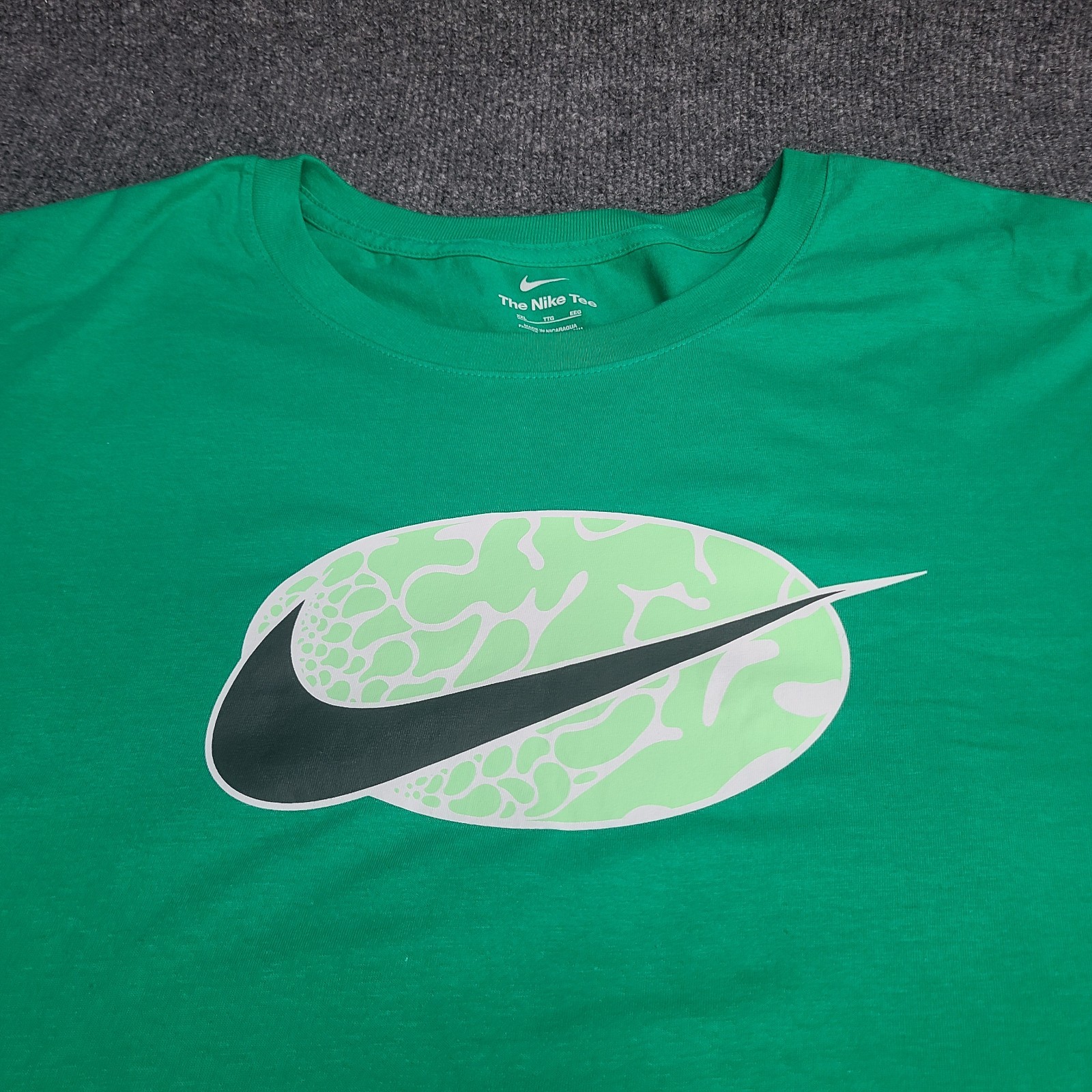 Nike Shirt Mens 2XL Pine Green Swoosh Graphic Sportswear Lightweight Cotton Tee