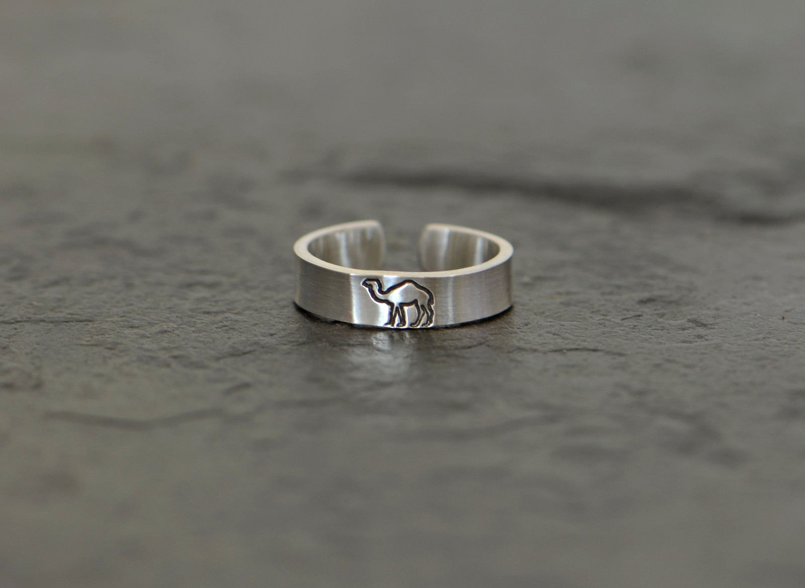 silver Camel toe ring