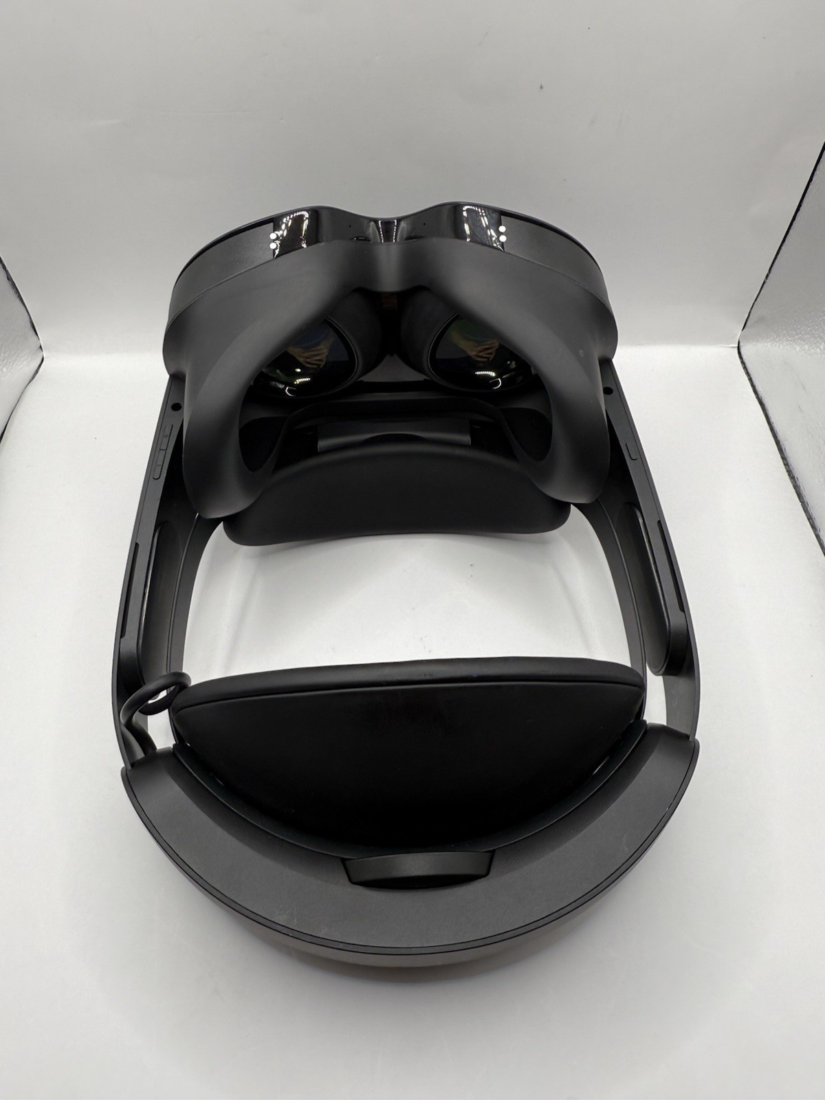 FOR PARTS -- Meta Quest Pro VR 256GB Headset Only No Controllers
