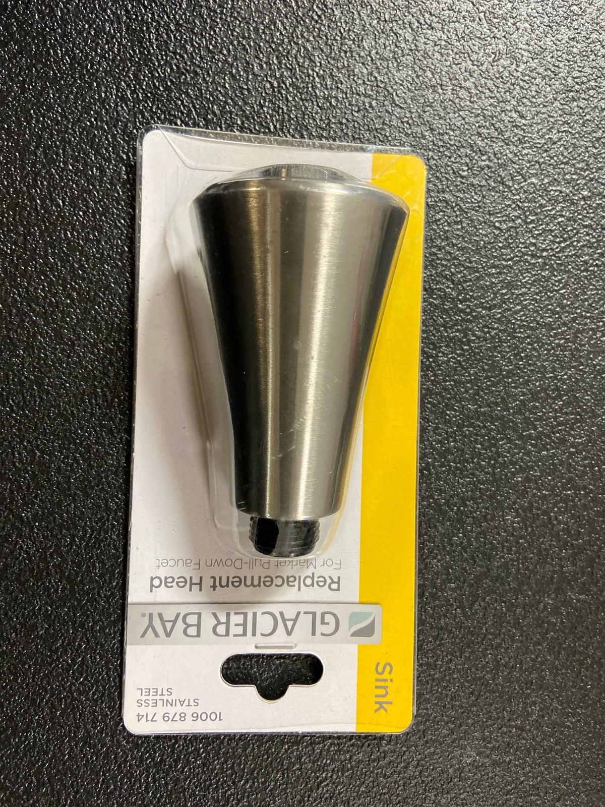 Market Single-Handle Pull-Down Spray Head in Stainless Steel