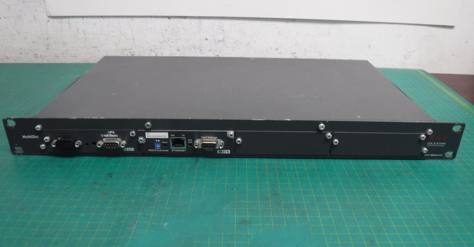 MGE MULTISLOT RESEAU-MAINS-NETZ Management Control Device w/66063 & 66074 Cards