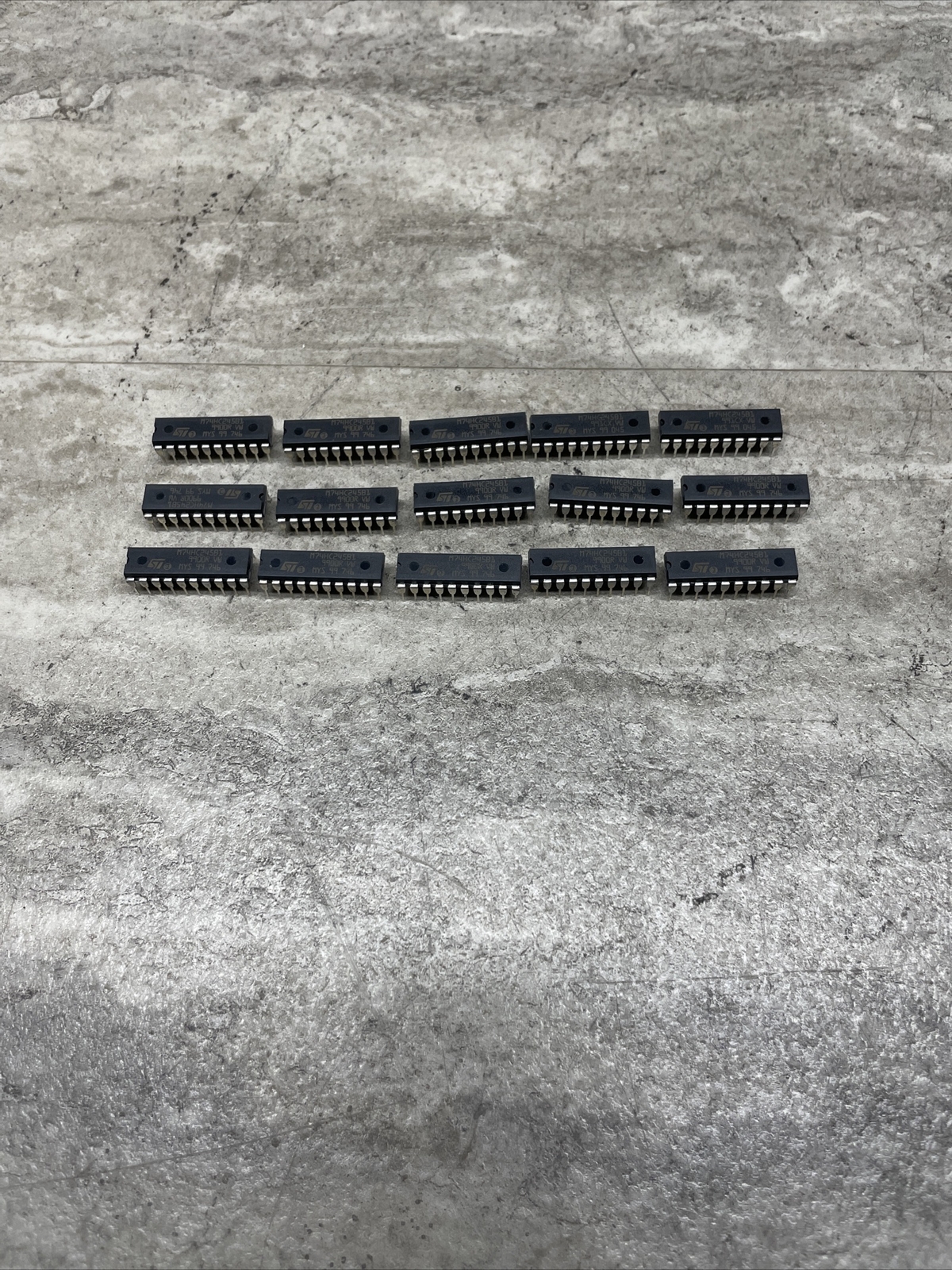 Lot Of 15 ST Micro M74HC245B1 Octal Bus Transceiver, New