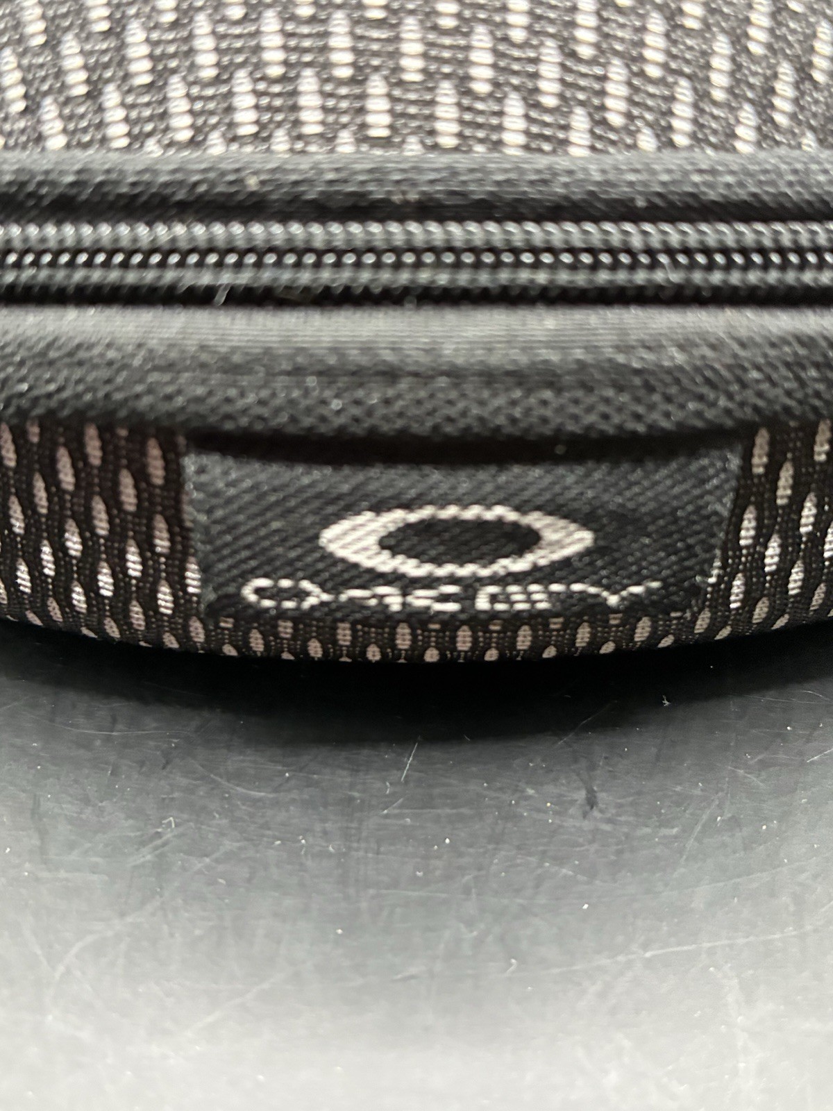 Oakley Style Sunglasses Soft Clamshell Zipper Case Black & Gray