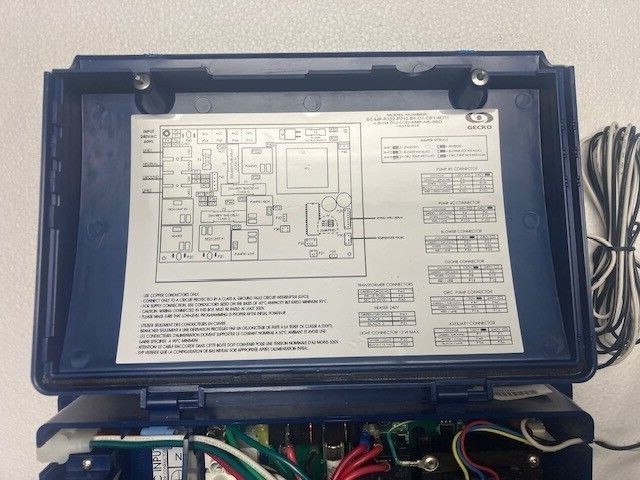 Gecko S ClassSpa Pack w/Heater and Topside Complete