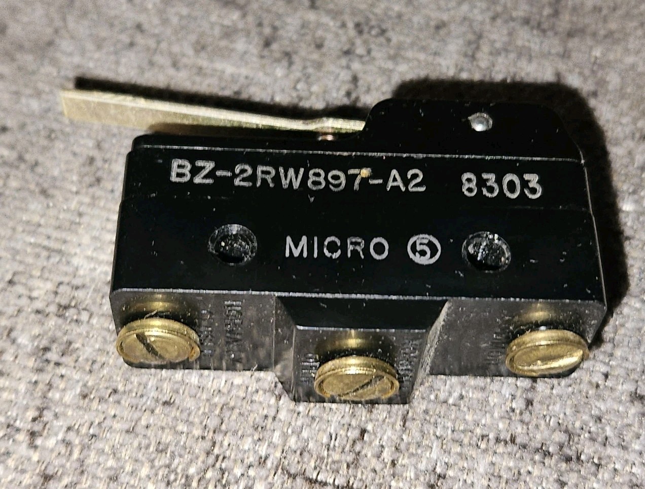 MICRO SWITCH 3 TERMINAL 15 A 1/8HP 125VAC BLACK BZ-2RW897-A2 FREEPORT, IL NOS