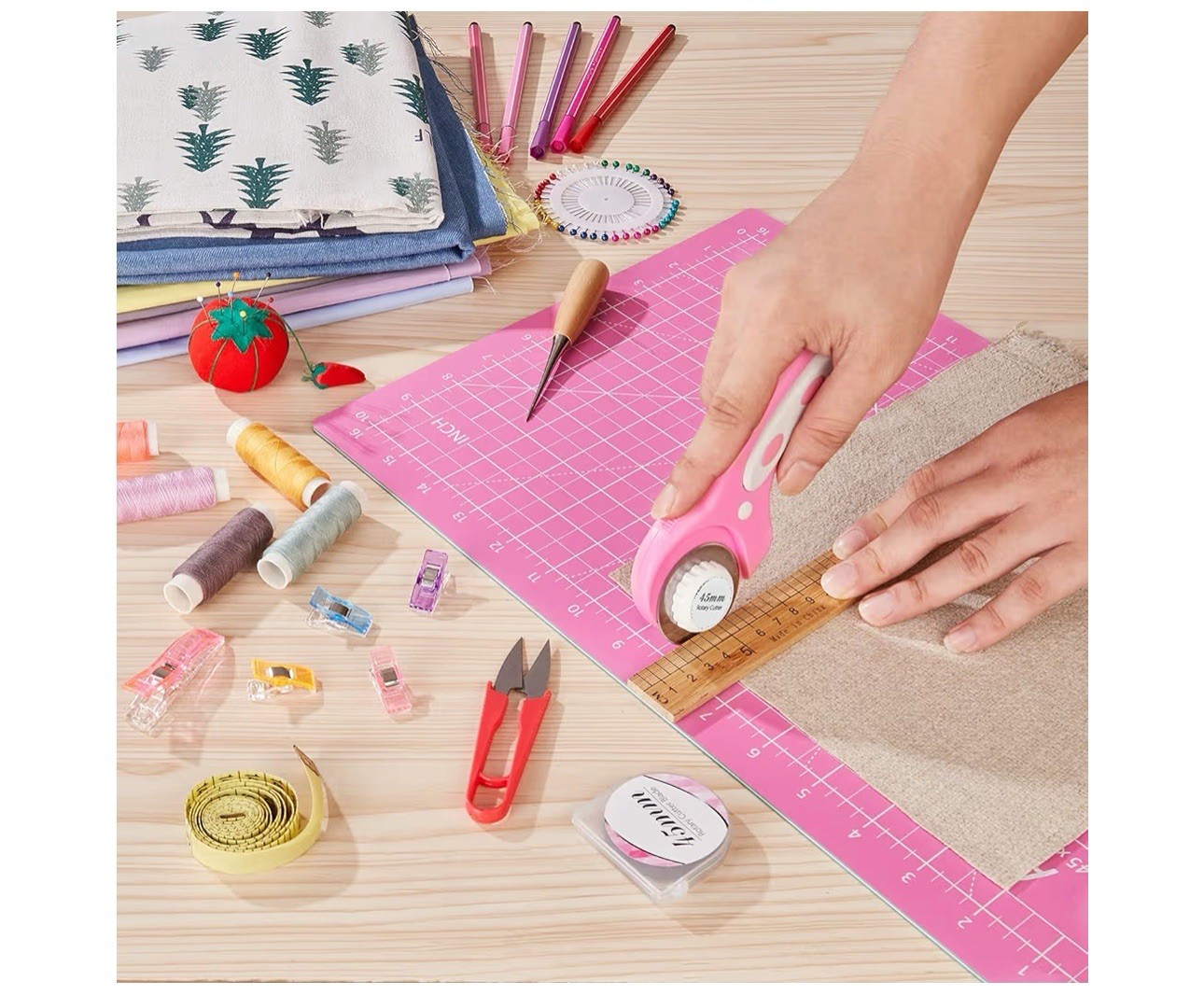 45Mm Rotary Cutter with 5Pcs Extra Blades, Ergonomic Handle Rolling Cutter with
